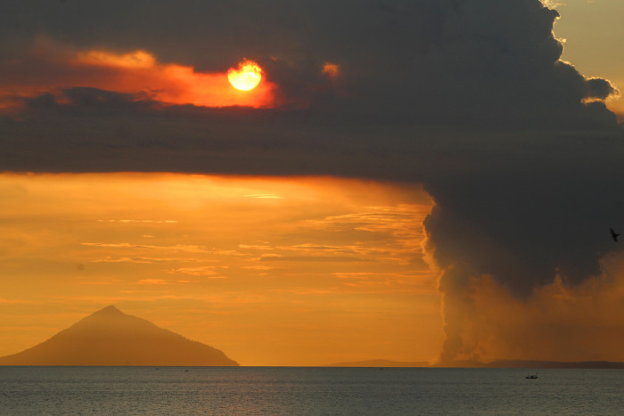 Gunung Anak Krakatau Siaga, Warga Dilarang Mendekati Kawah