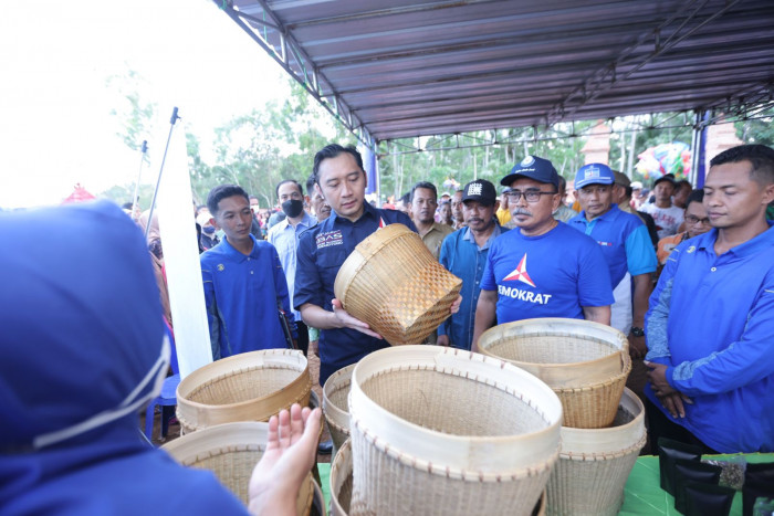 Nikmati Keindahan Bukit Tompe, Ibas Dukung Pengembangan Desa Wisata