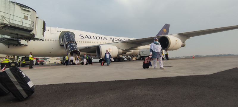 Seorang Jemaah Haji Debarkasi Solo Meninggal di Pesawat