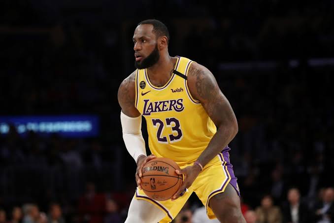Teken Perpanjangan Kontrak di Lakers, LeBron Berpeluang Setim dengan Anaknya