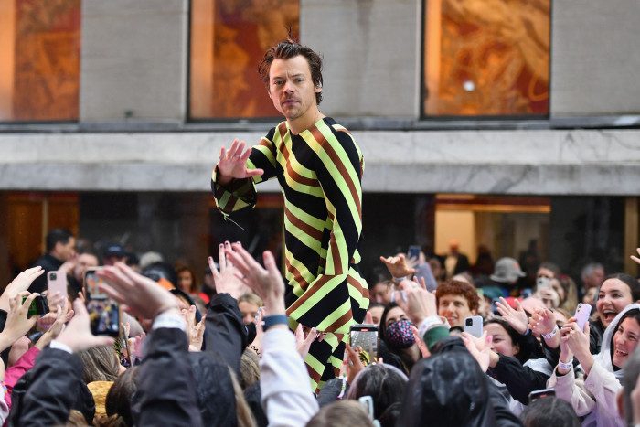 Harry Styles Dijuluki The New King of Pop, Keluarga Michael Jackson Protes