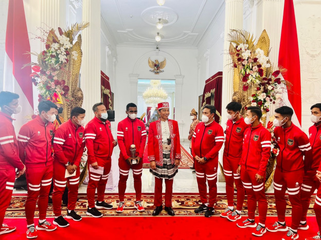 Jokowi Terima Timnas U-16 di Istana Merdeka