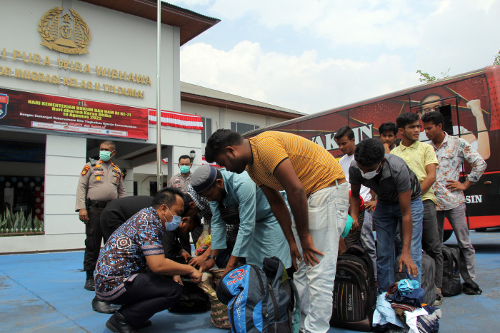 45 PMI dan 13 TKA Ilegal akan Menyeberang ke Malaysia Ditangkap di Dumai
