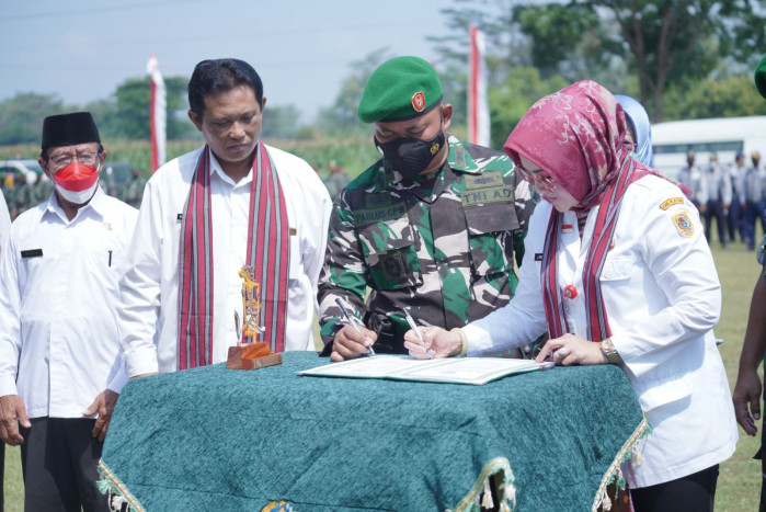 Bupati Klaten Menutup Kegiatan TMMD dan KBMKB di Desa Gedong Jetis