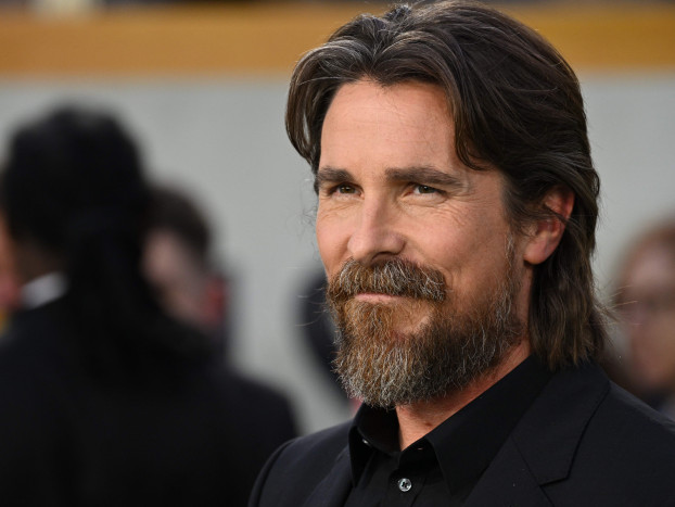 Christian Bale Harus Isolasi Diri dari Chris Rock