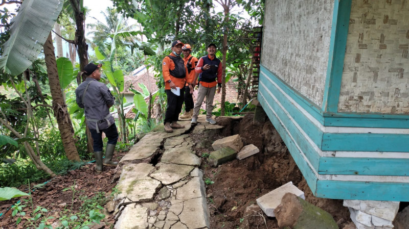 Tanah Longsor dan Tanah Bergerak Dominasi Bencana di Cianjur