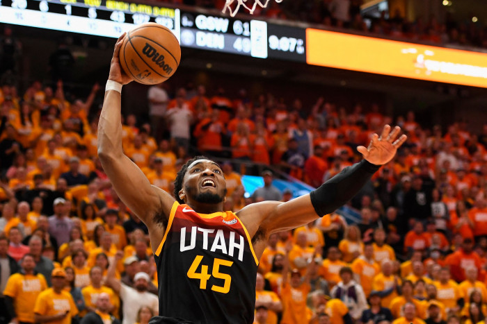 Cavaliers Datangkan Mitchell dari Jazz