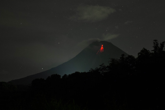 BPPTKG: Gunung Merapi Alami 74 Kali Gempa Guguran