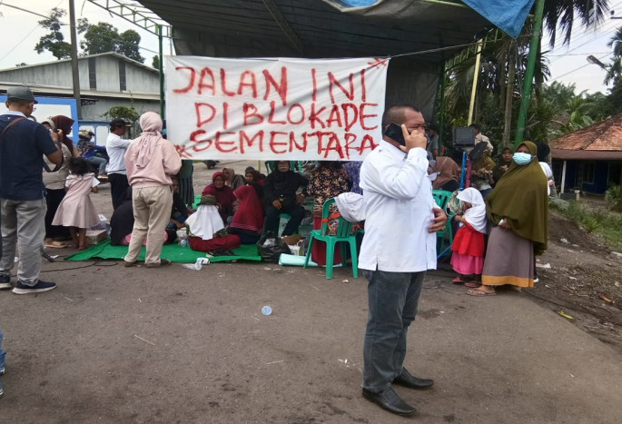 Warga Masih Blokade Akses Jalan Sekitar Pelabuhan Talang Duku