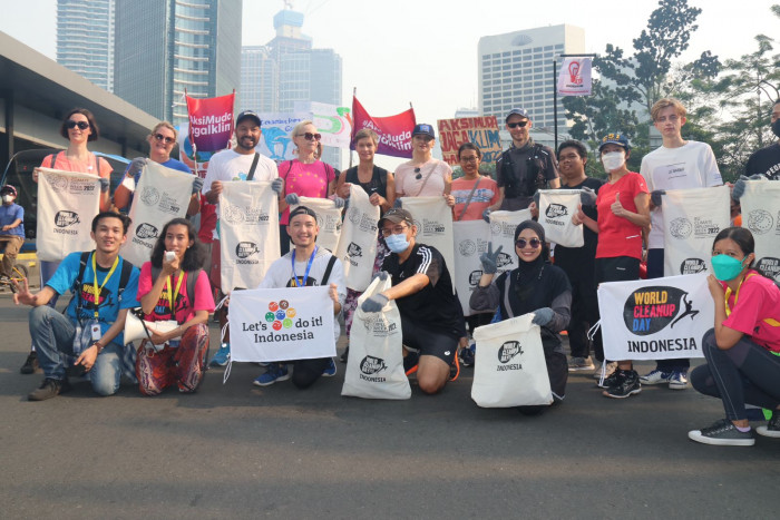 Peringati World Cleanup Day lewat Plogging dan Pawai, 165,92 kg Sampah Terkumpul di Area CFD Jakarta