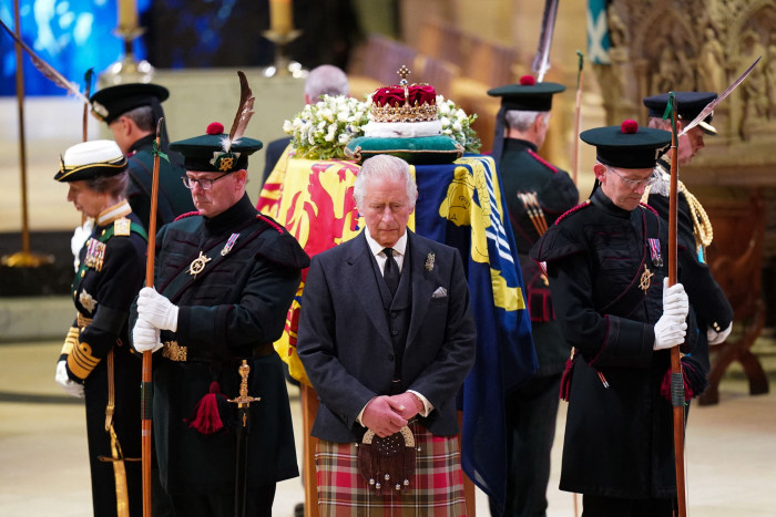 Raja Charles III Pimpin Prosesi untuk Ratu Elizabeth II di Skotlandia