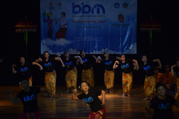 Tari Palegongan Abhimanyu Gugur Tutup Rangkaian Belajar Bersama Maestro (BBM) di Bali