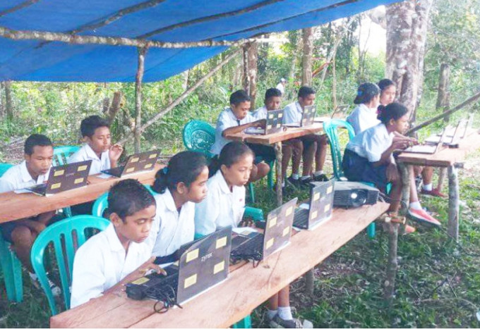 Potret Suram Dunia Pendidikan Di NTT, Dari Kelas Darurat Hingga Ujian Di Hutan