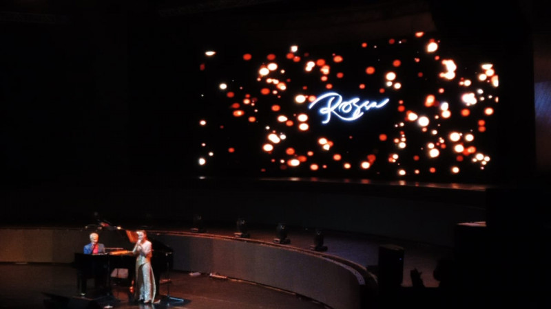 Rossa Bawakan Lagu Tegar di Konser Jim Brickman