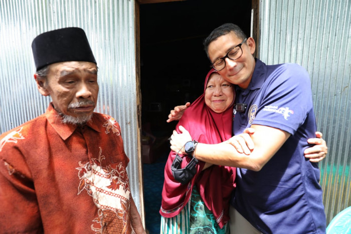 Momen Haru Sandiaga Kunjungi Rumah Kakek Penjaga Mata Air di Desa Wisata Sulsel