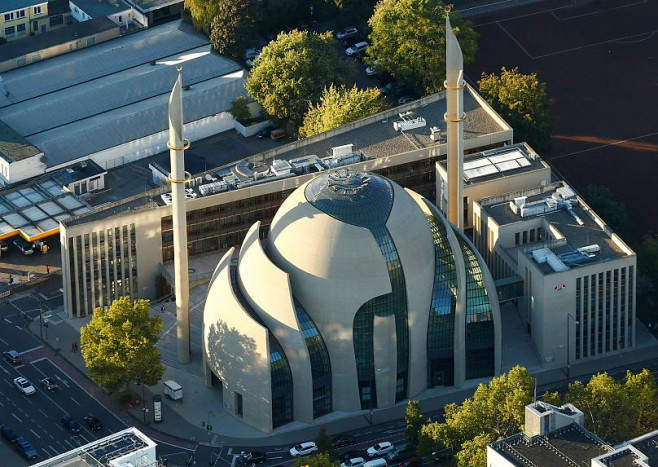 Masjid di Jerman Diizinkan Kumandangkan Azan