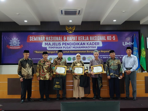 Muhammadiyah Beri MPK Award kepada Tiga Kader Teladan