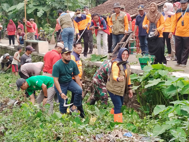 Cegah Banjir, Bupati Klaten Pimpin Bersih-bersih Sungai Sekitar Rawa Jombor