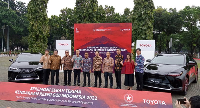 Toyota Serahkan 143 Unit Mobil Listrik untuk KTT G20