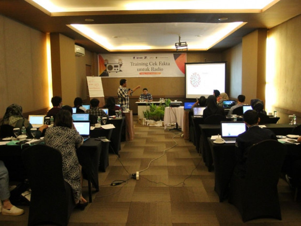 Wartawan Media Indonesia Beri Pelatihan Cek Fakta untuk Jurnalis Radio