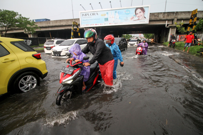 IDI Ingatkan Masyarakat Agar Waspadai Penyakit Akibat Banjir