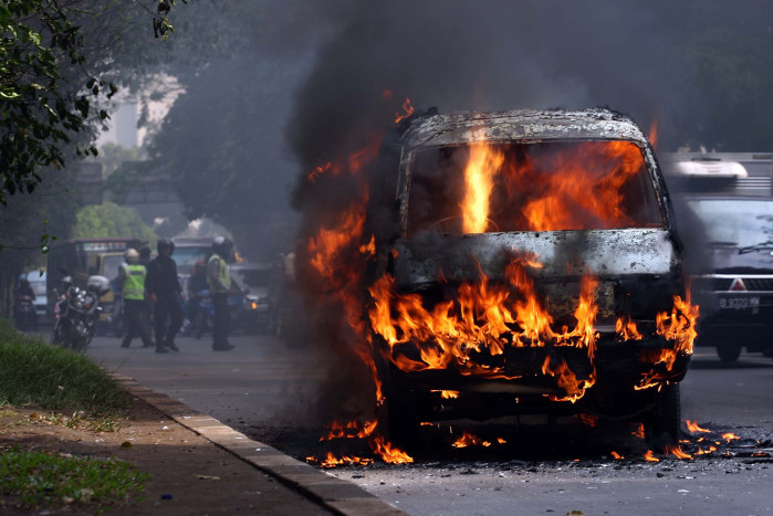 Dua Pekan Ini Tiga Angkot Terbakar di Jalan Raya di Kota Depok, Ada Apa?