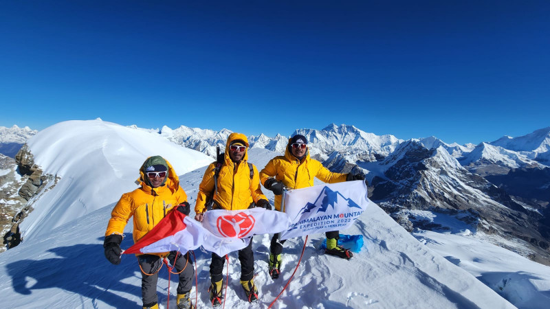  Tim Ekspedisi Himalaya PPA Berhasil Kibarkan Sang Merah Putih di Puncak Mera Peak.