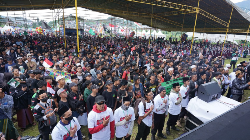 Sahabat Ganjar Rayakan HUT Ganjar Pranowo dengan Istighosah dan Sholawat di Dieng