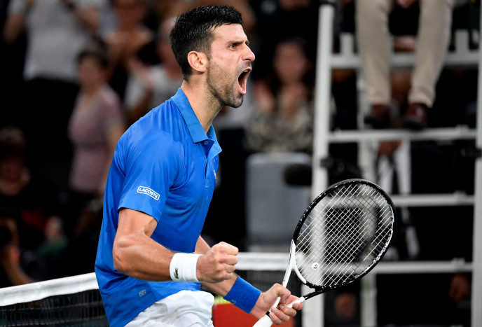 Kalahkan Tsitsipas, Djokovic Melaju ke Final Paris Masters