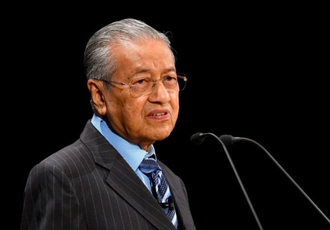 Mahathir yang Berusia Hampir Seabad Kembali Bertarung