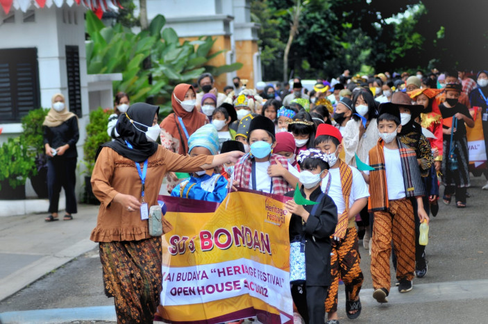 Memperkuat Cinta Budaya Indonesia kepada Generasi Muda