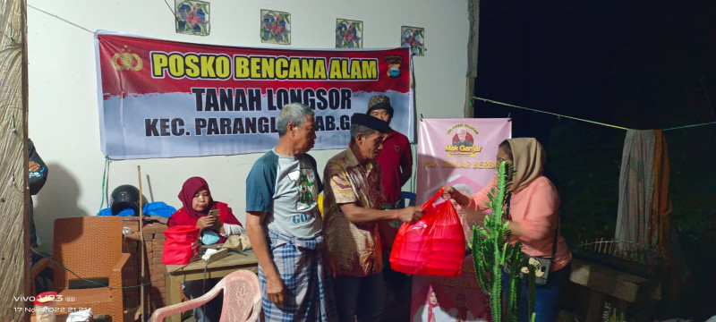 Relawan Mak Ganjar Buka Dapur Umum untuk Korban Longsor di Gowa