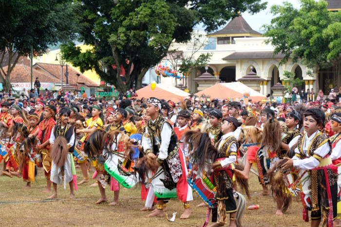 Serunya Aksi 1.000 Penari Jaran Kepang di Temanggung