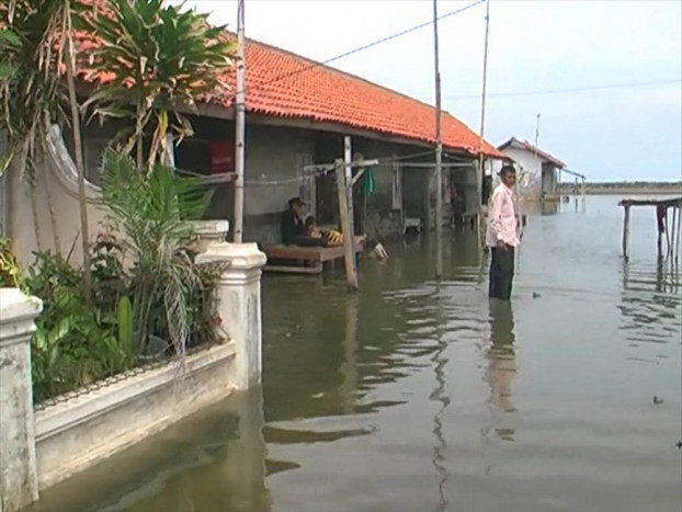 Banjir Rob Sambangi Pesisir Eretan Indramayu
