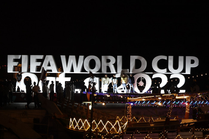 Piala Dunia Qatar Bersiap di Tengah Kontroversi