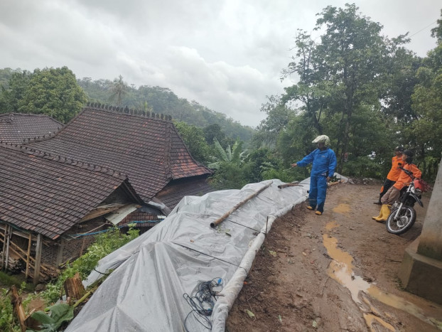 Empat Rumah Warga Di Desa Menawan Kudus Tertimpa Longsoran Tanah