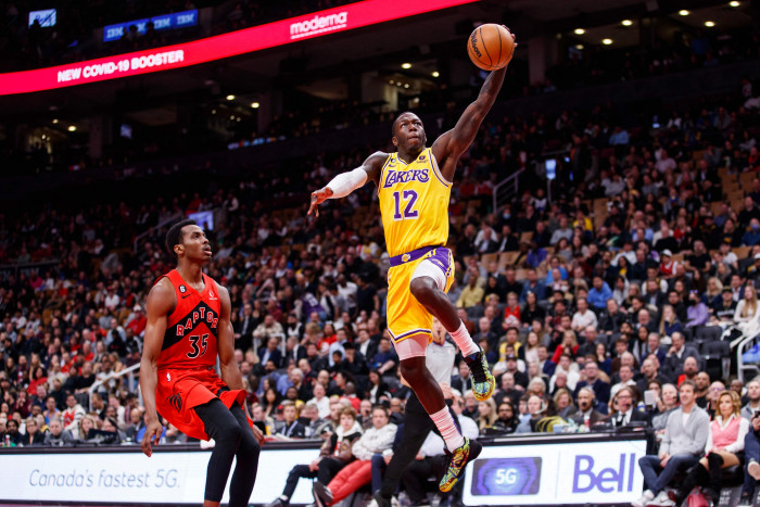 James dan Davis Absen, Lakers Kalah