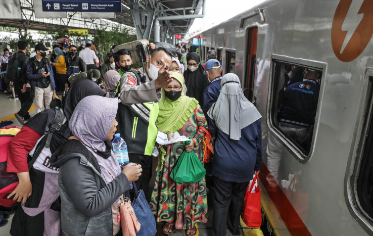 Pengguna KA Jarak Jauh dari Jakarta Ramai H-1 Jelang Natal