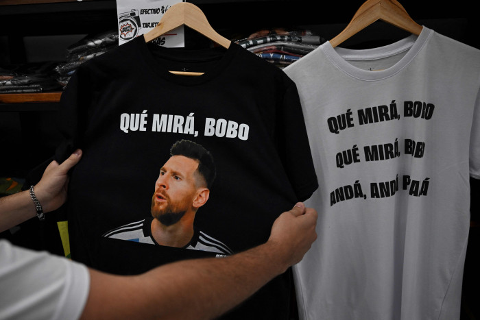 Hardikan Messi Jadi Kaos dan Mug di Argentina