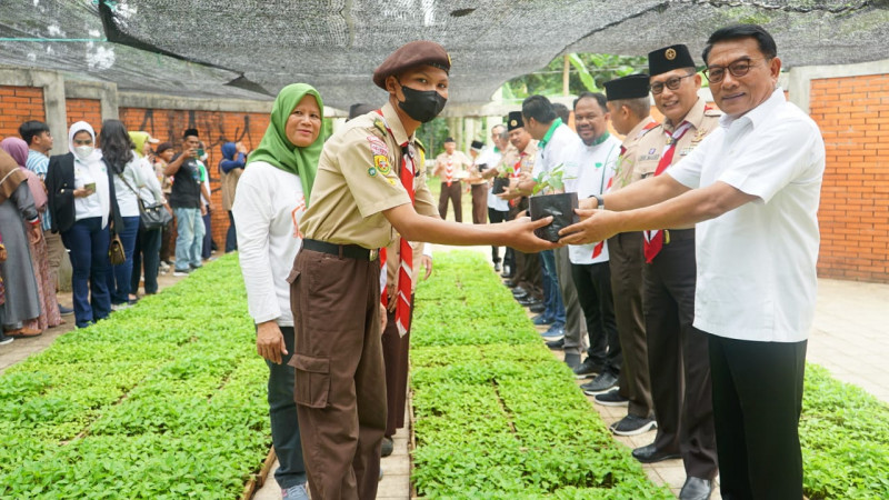 Moeldoko Ajak Warga di Bantaran Ciliwung Tanam Cabai Cegah Krisis Pangan