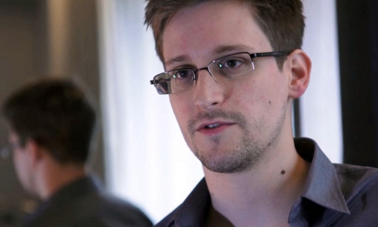 Snowden Senang dapat Paspor Rusia
