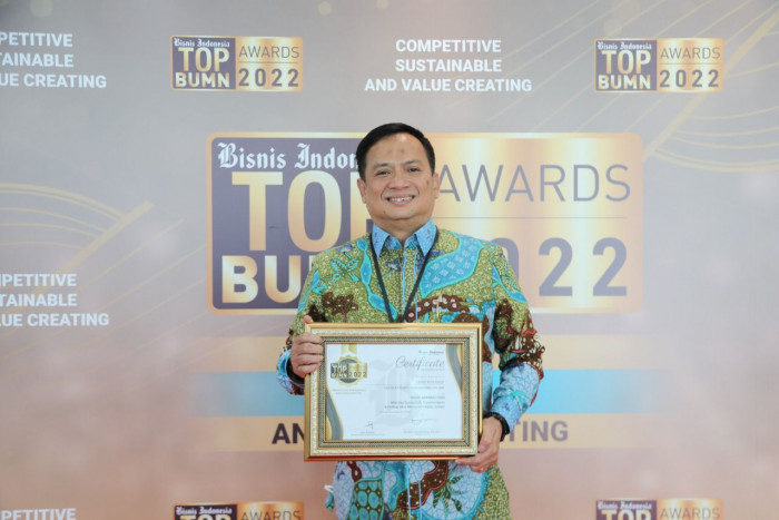 Direktur Utama PT PNM Sabet TOP CEO Bisnis Indonesia Awards 2022