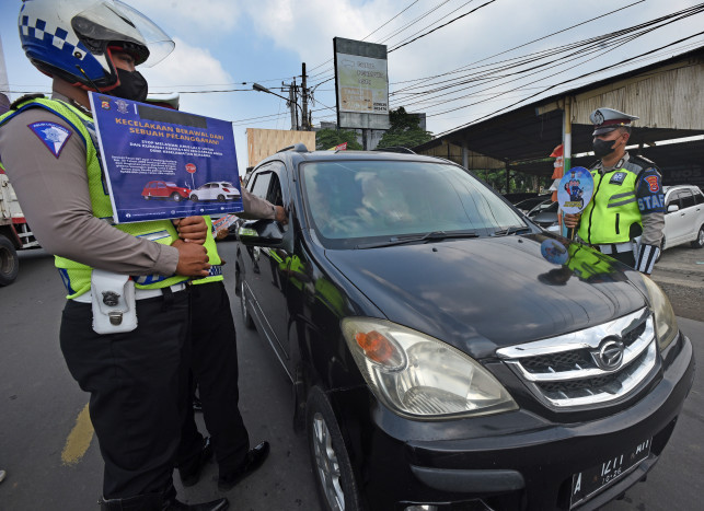 Polisi Hanya Tegur Pengendara Mobil yang Pakai Plat RF Palsu