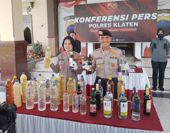 Polres Klaten Sita Ribuan Botol Minuman Keras Ilegal