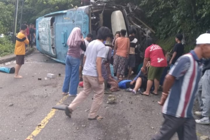 Kecelakaan Beruntun di Padang Panjang, Puluhan Orang Terluka