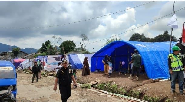 Tim Untar Bantu Penerangan bagi Pengungsi Korban Gempa Cianjur