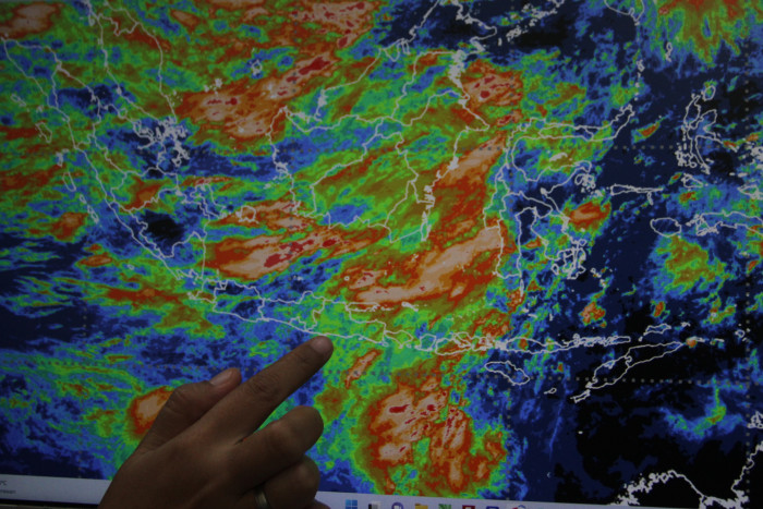 Bibit Siklon 95W Kurangi Intensitas Cuaca Ekstrem Tahun Baru, BMKG : Patut Kita Syukuri