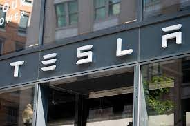 Calon Pembeli Tesla di Tiongkok Harus Bersabar
