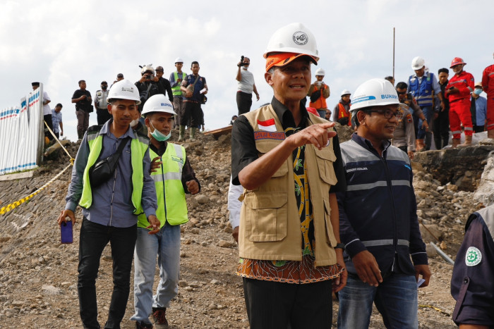 Terkendala Cuaca, Ganjar Pastikan Pengerjaan Jembatan Juwana Rampung April