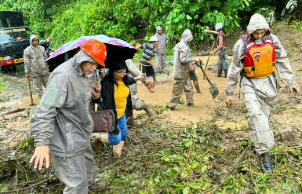 Brimob Polda Sulawes Utara Kerahkan 9 Tim Evakuasi Korban Bencana Manado